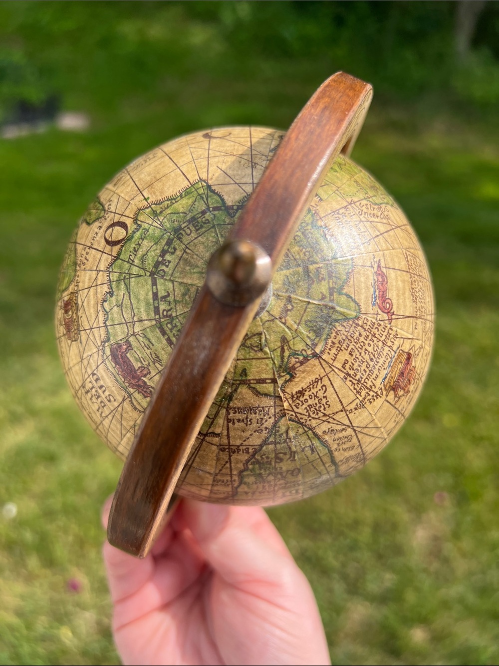 Vintage Old World Globe Zodiac Signs Wooden Desk Top World w/Stand Made in Italy - Picture 10 of 10